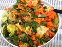 Blandad sallad med tomat och morot